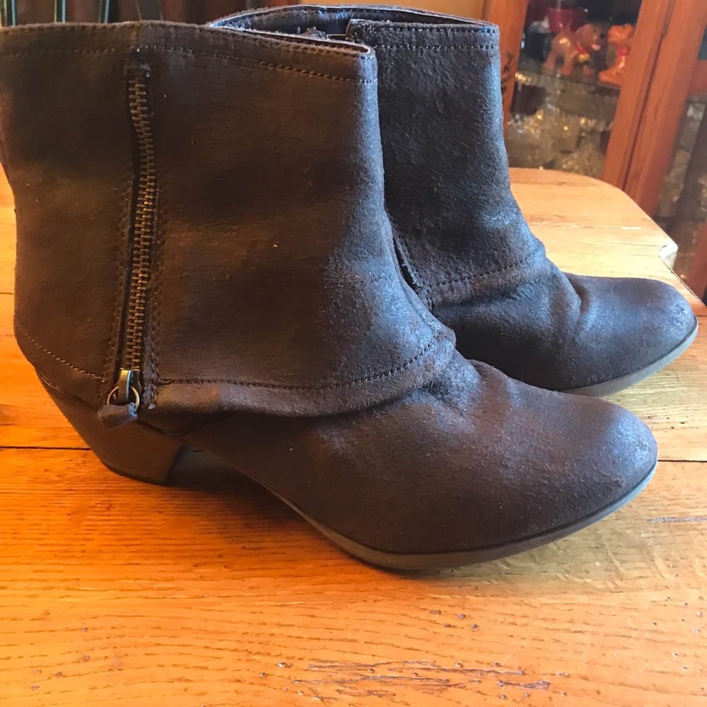 Super cute brown faux suede boot with side zipper